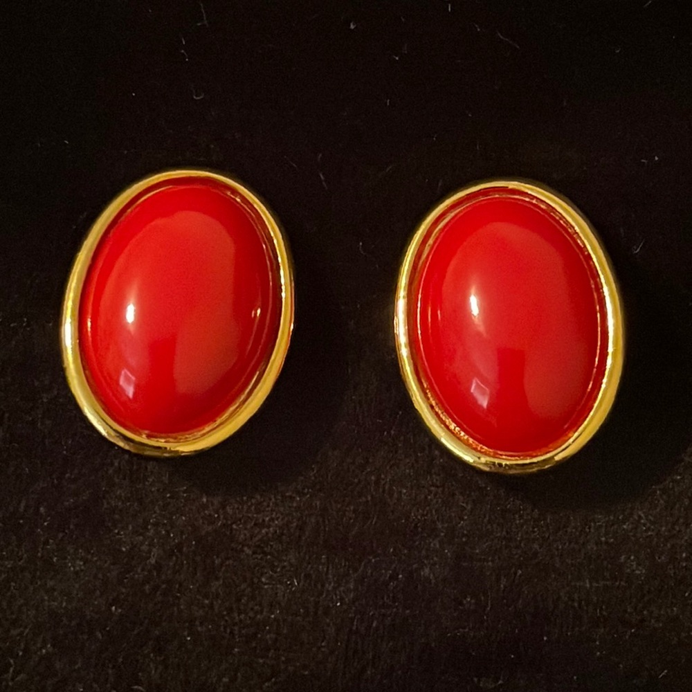 Vintage Liz Claiborne Red Oval Gold Tone Clip On Earrings